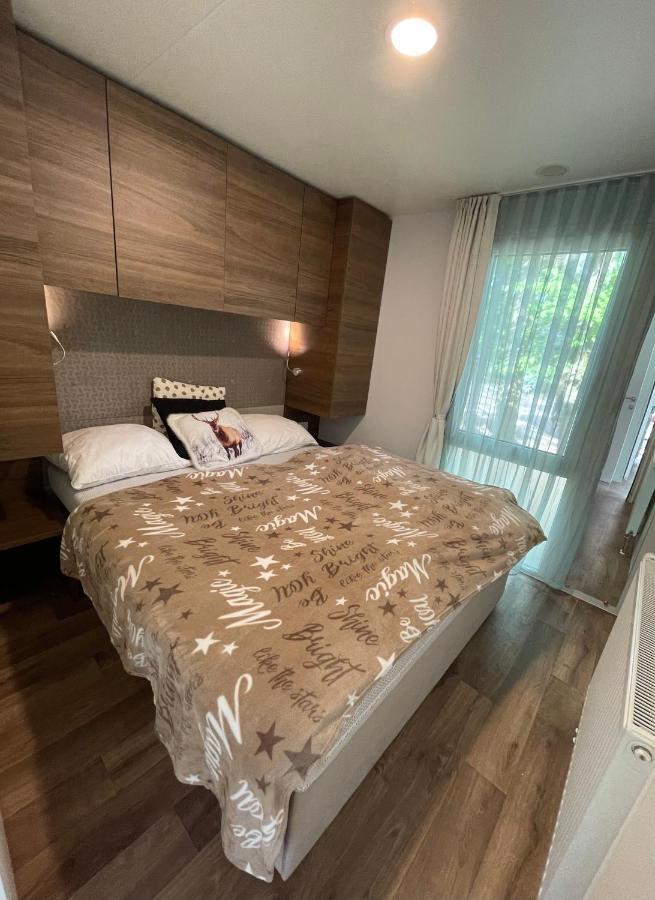Chalet Het Edelhert ซูเทนดาล ภายนอก รูปภาพ